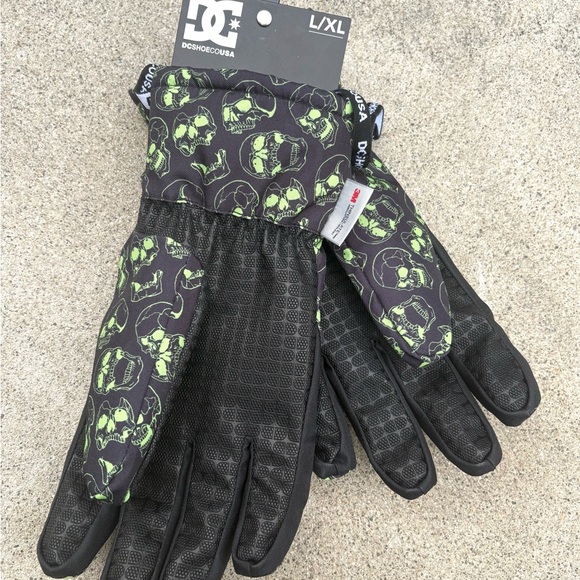DC Shoes Skull Snow Winter Gloves - Picture 4 of 11
